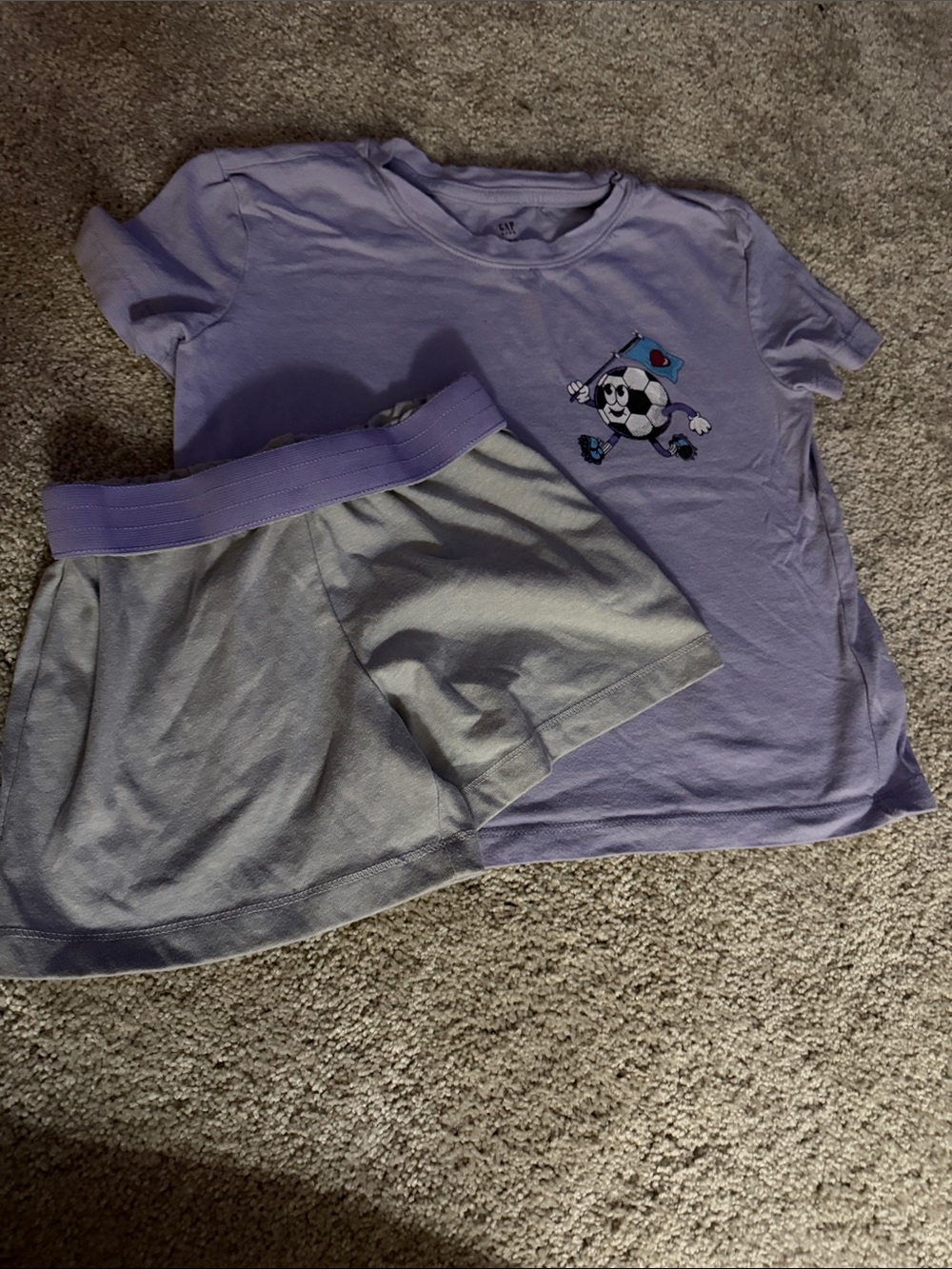 Size Small 6/7 GAP t shirt and wonder nation shorts